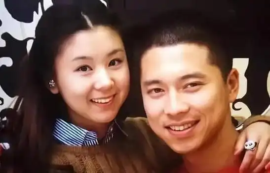 被誉为冯巩女儿的李小萌丈夫是国民女婿如今过得怎样