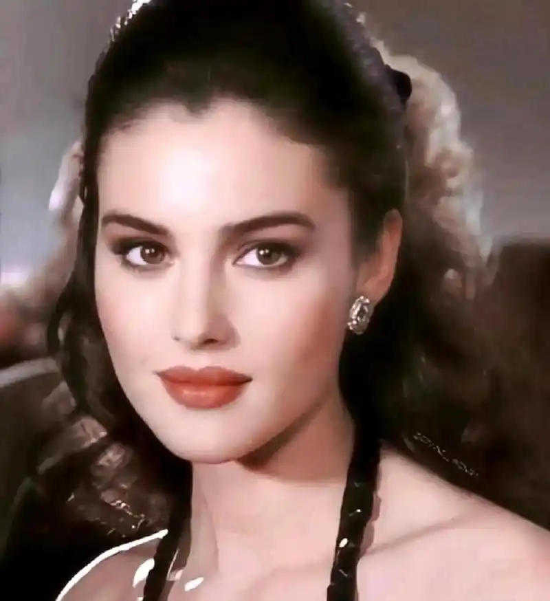 她是地球上公认的最美女性,被誉为"地球之花".