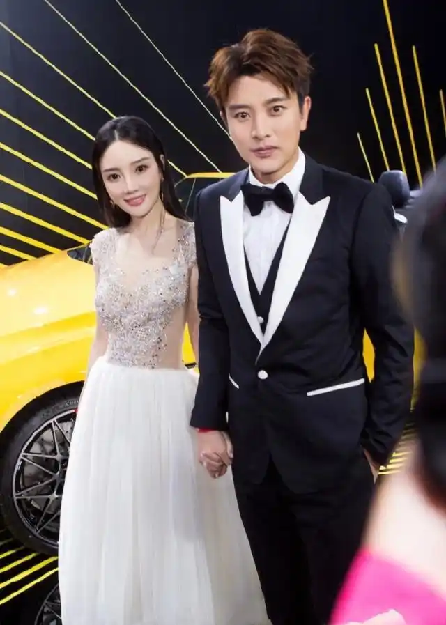 罕见李小璐贾乃亮合体亮相,网友:这浓浓的玻尿