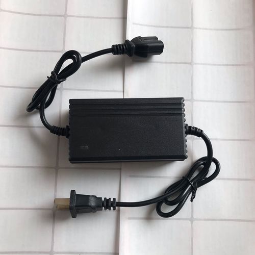 充电器农用12v电动喷雾器智能12v8ah12ah20ah电瓶三孔通用电瓶充电器