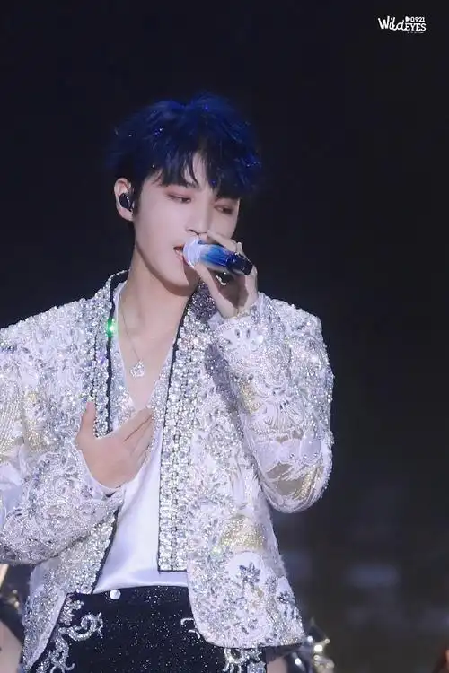 王俊凯十周年演唱会单人机位##陪王俊凯奔赴每一个十年