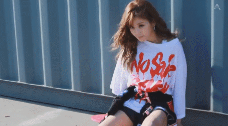 美女清纯大波浪甜美拍摄花絮gif动图_动态图_表情包下载_soogif