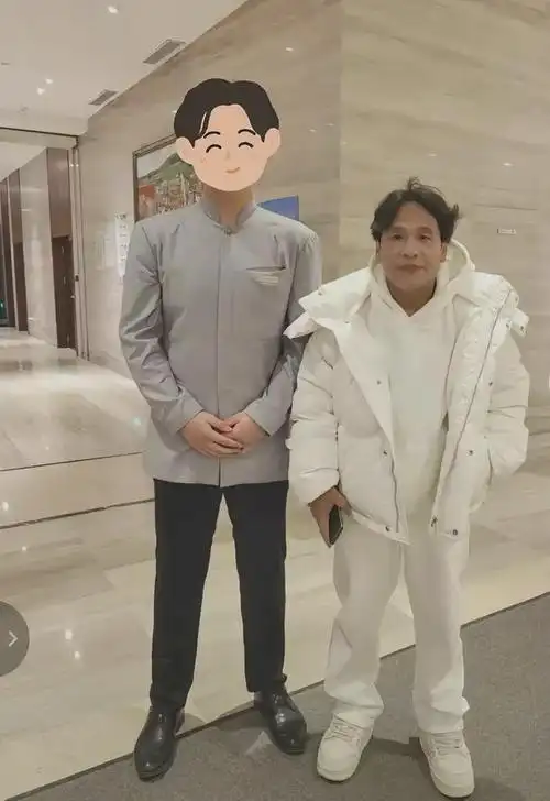 宋小宝这身高真的是硬伤与粉丝合影引争议美颜开大了有点失真