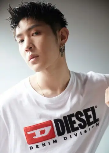 马伯骞简约帅气写真图片