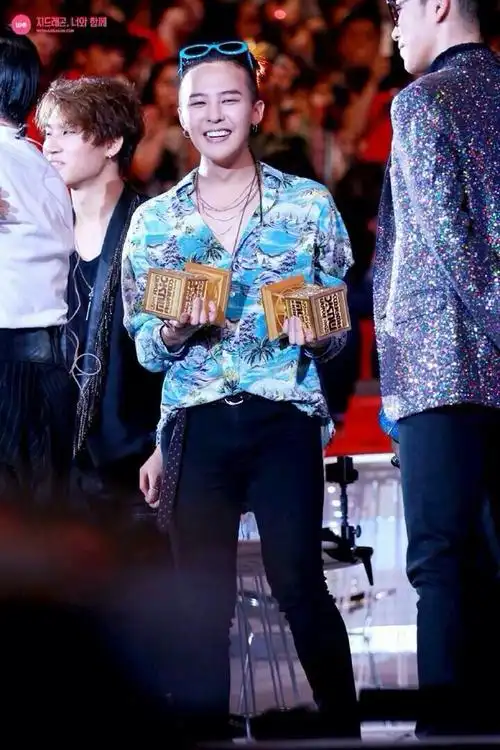 权志龙参加mama亚洲音乐盛典的造型