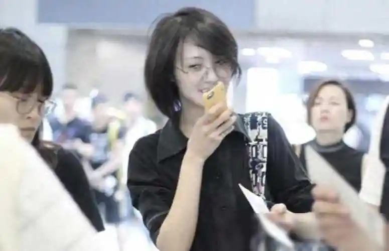 逃离中国3年后郑爽在美国的困境王思聪的话开始得到证实