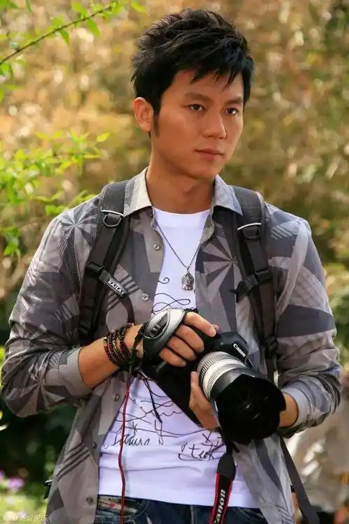 李晨范冰冰分手后首现身,憔悴面容引粉丝担忧_网友_原因_支持