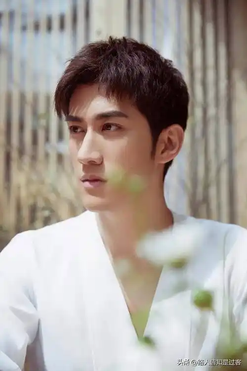 以为是神颜男星,实则身材五五分,干瘦羸弱,感觉自己被骗了_朱一龙