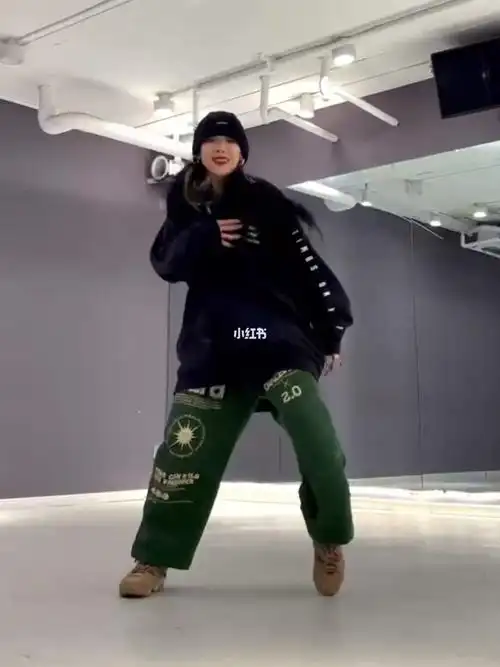 街舞女生怎么穿63
