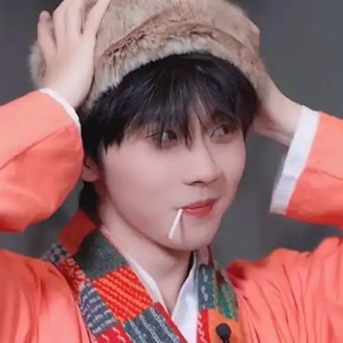 这么可爱 让我多咬几口不过分吧!09#和马嘉祺一起拥抱春天