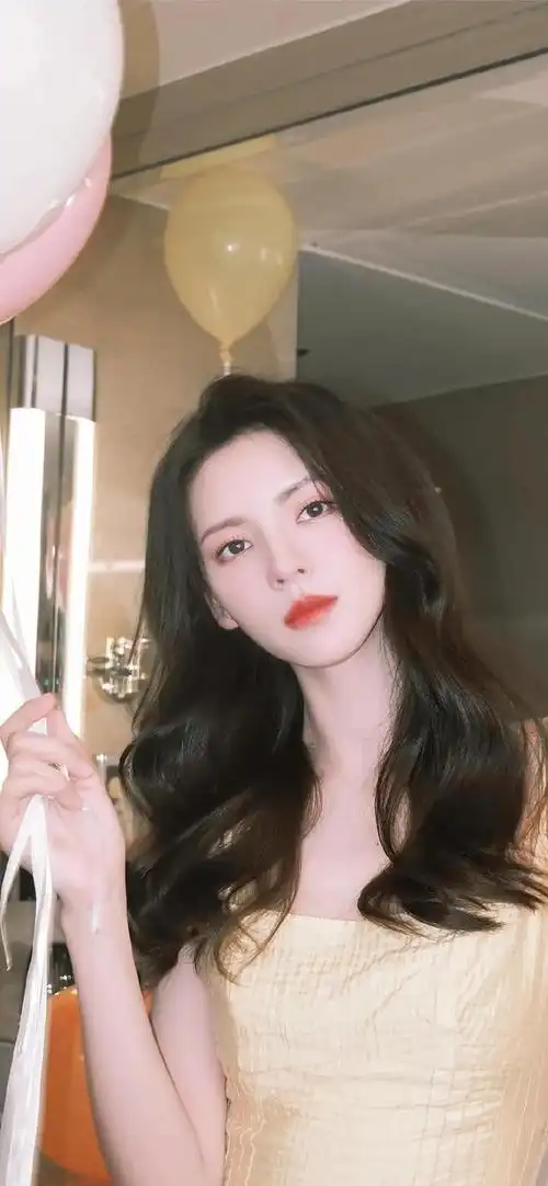 优雅女神,邻家女孩,张予曦写真图集_网易订阅