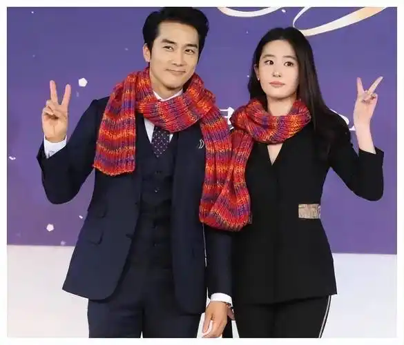 有一种"差距"叫刘亦菲和宋承宪,分手5年后,两人现状天差地别_发展_女