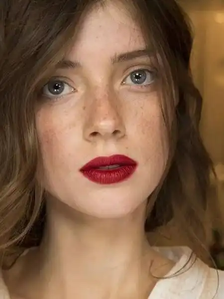 看这份雀斑妆详细教程原来亮片妆更好看