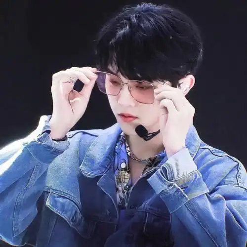 进来听张星特唱歌