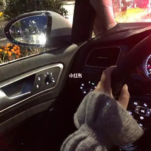 太享受晚上一个人开车回家了