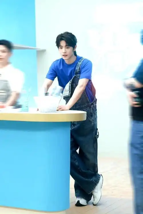 肖战回国机场穿搭##肖战