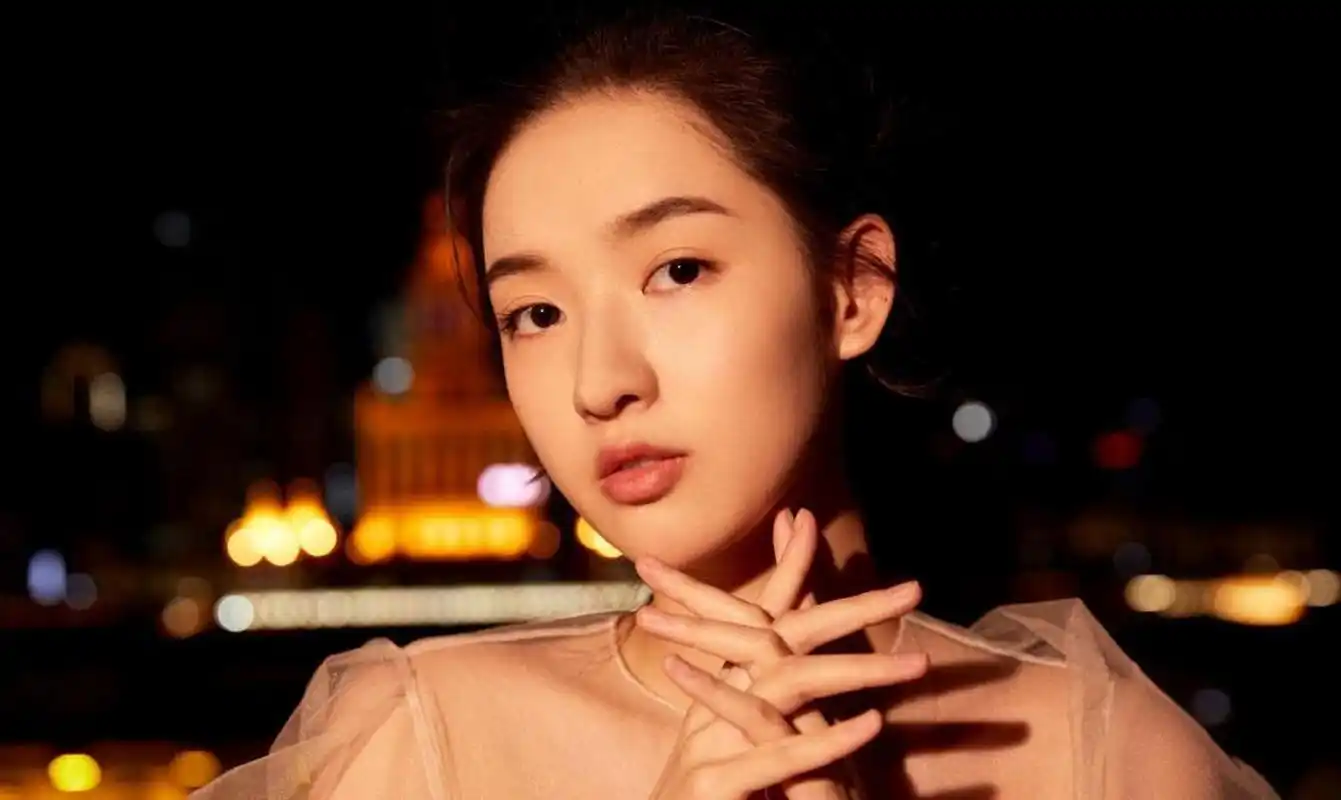 王玉雯 薄纱裙唯美夜景写真