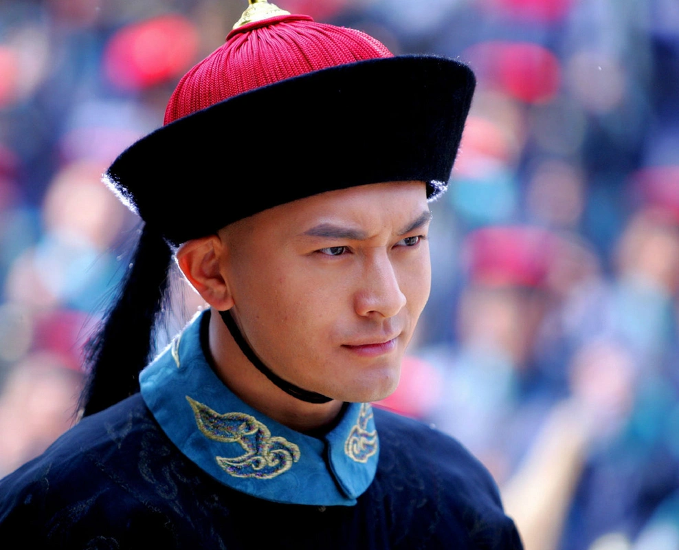 黄晓明在剧中饰演的是韦小宝,不过小编个人还是比较喜欢陈小春版本的