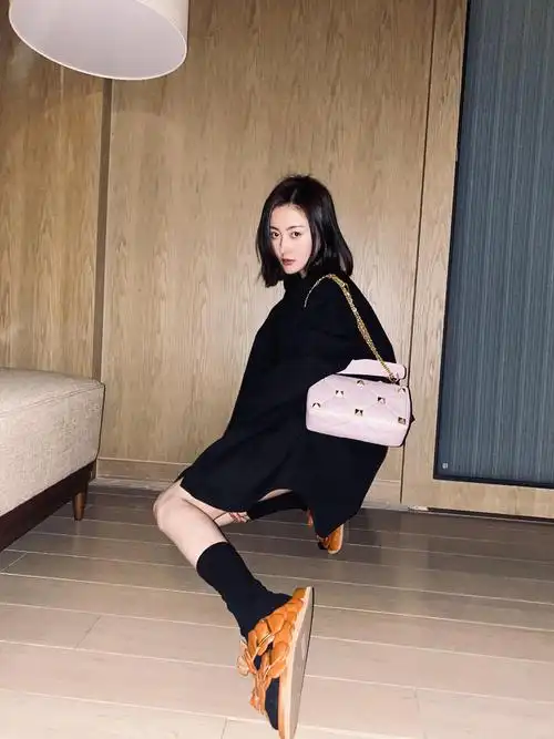 张天爱分享清爽短发造型 新角色引期待