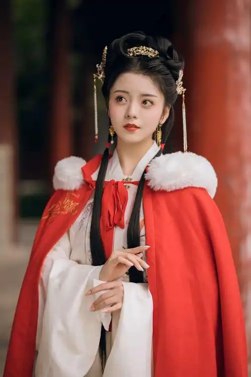 00后女孩穿汉服,还原四大名著美女,一张照片火出圈:中国文化真的惊艳