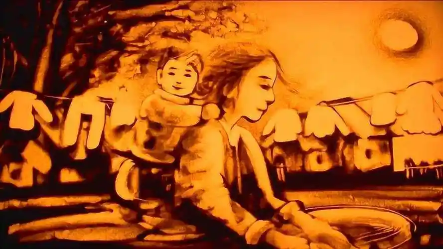 沙画献给《母亲节》唤起母爱的记忆