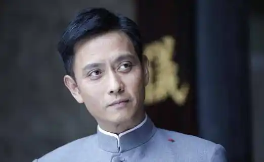 出道8年打败张国荣夺影帝!为救小女孩被毁容,这才是的