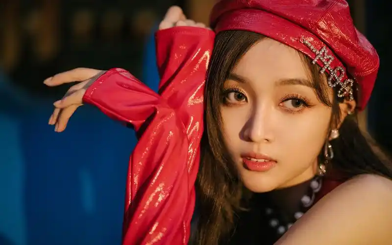 吴宣仪皮裙网袜性感高清桌面壁纸