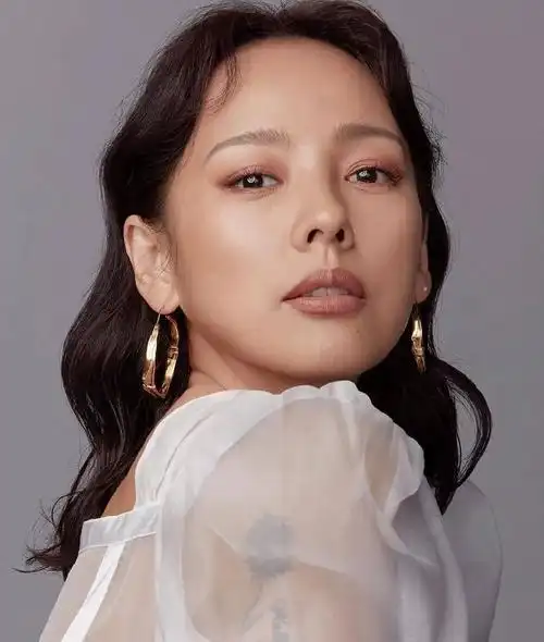 确定这是40岁的李孝利巨有钱还嫁给爱情是一种什么体验