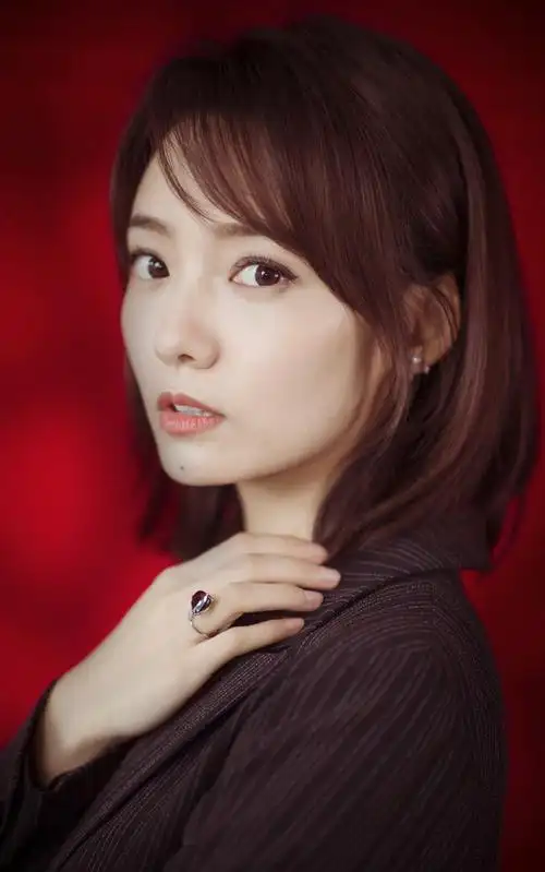 林源清爽干练活动写真图片