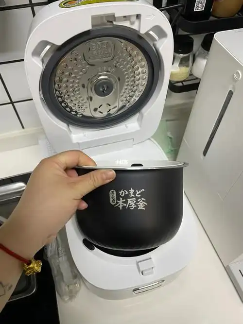 终于购入东芝电饭煲啦 拿到手就被惊艳到了 漂亮的外型 厚实的内胆