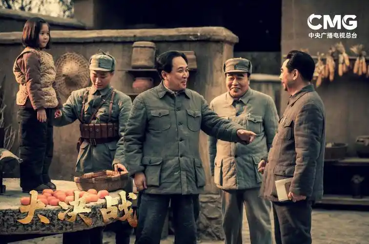 展现辽沈,淮海,平津三大战役的电视剧《大决战》正在央视综合频道