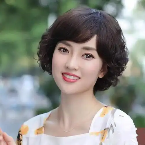 岁的女士依然优雅,几款好看的短发造型,修饰脸型更大方|卷发|发型