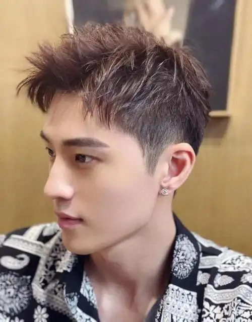 2021最受欢迎的男生发型(2021年男士最热门发型)(图9)