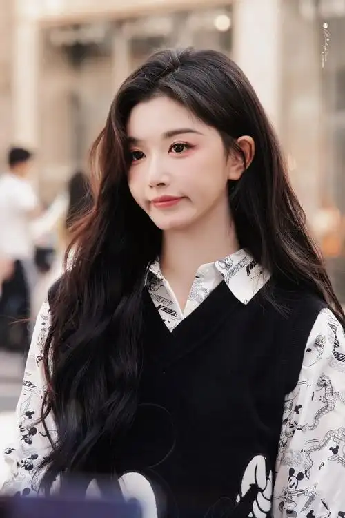 孔雪儿巴黎时装周##巴黎时装周偶遇孔雪儿