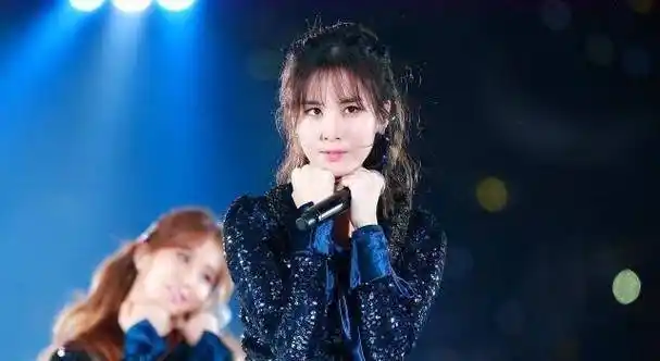 她历经六年练习生涯,大势后成登顶级爱豆,却勇敢离开再次追梦_徐贤