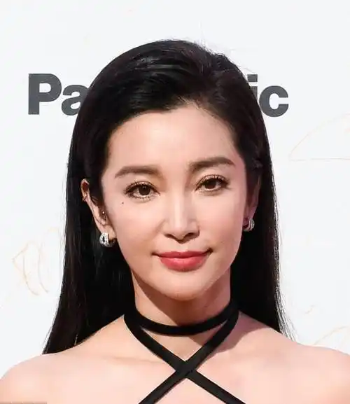 47岁李冰冰,脸部宛如20岁少女,看看她20年的保养秘诀!