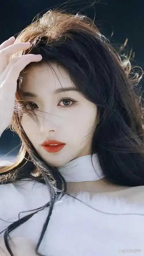 美女孔雪儿时尚写真眉目传情宅男女神