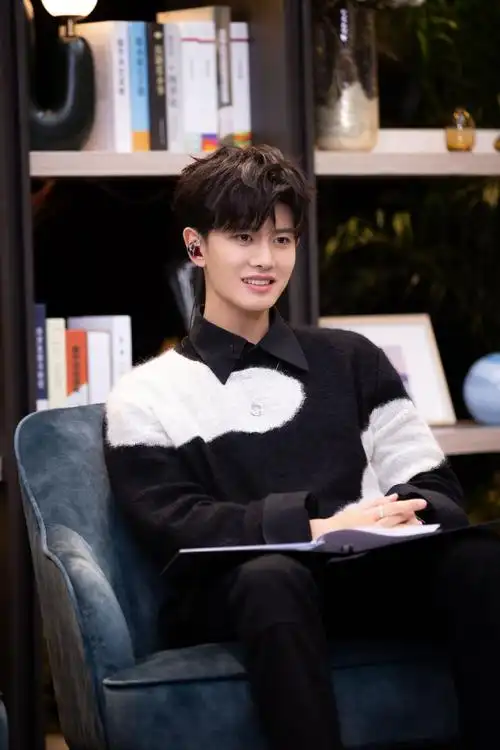 任嘉伦闪闪发光的你##任嘉伦2021嘉速前进