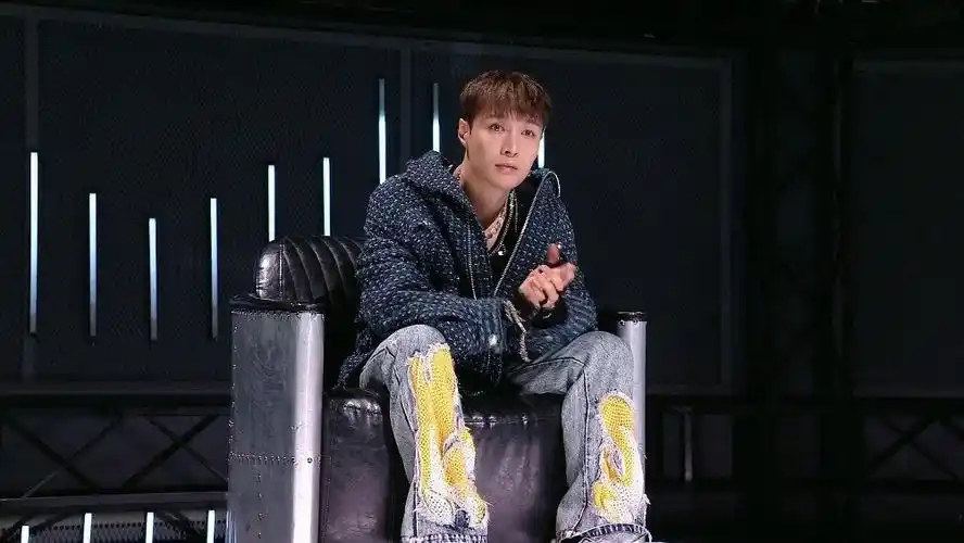 张艺兴 威龙舞台#  张艺兴这就是街舞总决赛后台镜头part1(12分钟)