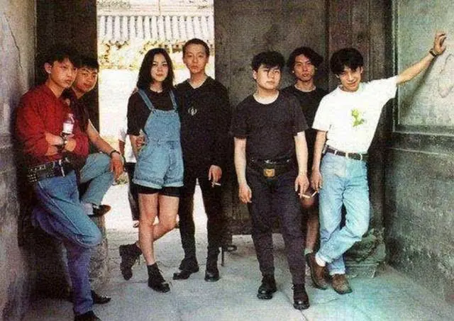 王菲窦唯胡同旧照,图片来自网络