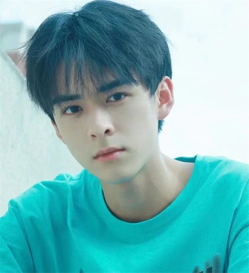 一剪就让你爱上 韩式清爽微分发型_韩式男发 - 美发站