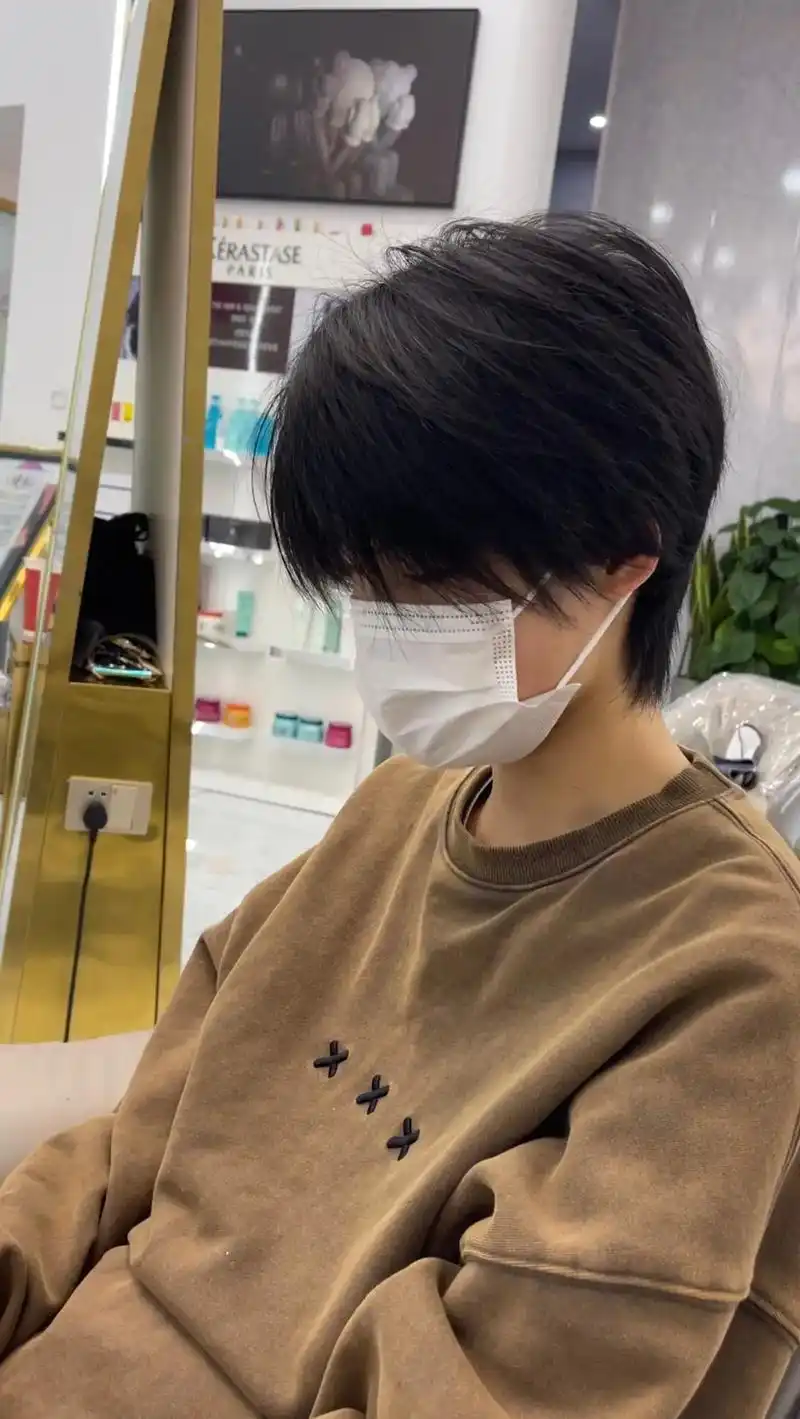 女生超短狼尾发 中性发型,一眼就心动的发型 不用经常修剪