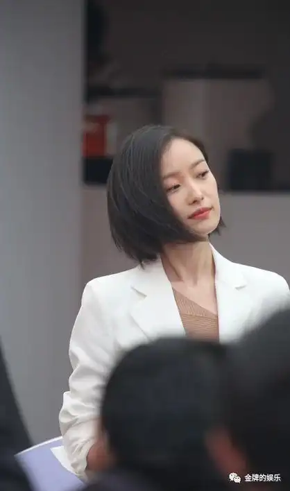 35岁杨幂出席活动脸部垮塌,发福严重毫无少女感-爱妻自媒体