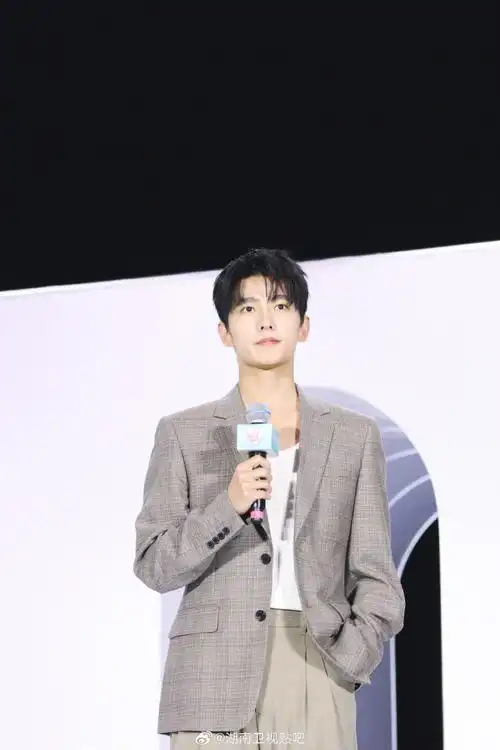 【美贴独家】美贴送你们一个可爱的咩 喜欢就赶紧转发抱走吧@杨洋