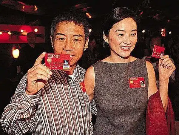 邢李原之所以拥有这样的"能量",除了自身的商业天赋之外,还有一个无人