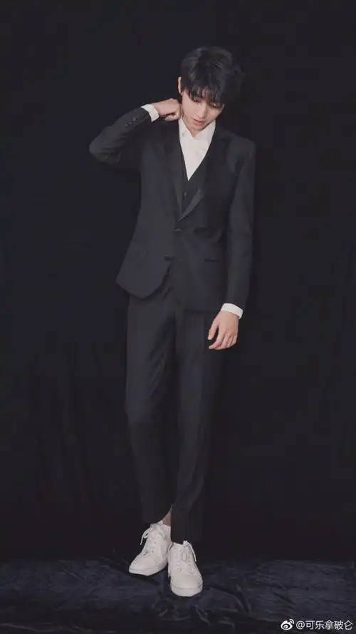 王俊凯# 关山万里路,拔剑起长歌.