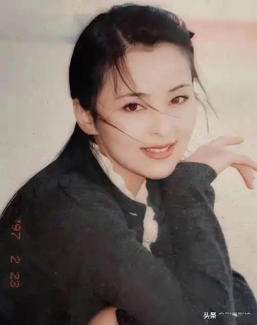 55岁"琼女郎"何音曝近况,身材依旧美如仙女,2婚嫁给陈坤好友