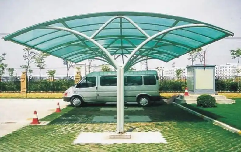 本公司生产的汽车棚经特殊加工,质量可靠,坚固耐用