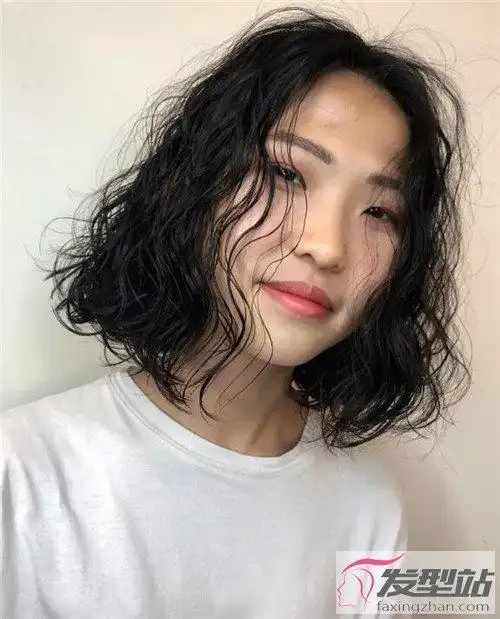 短发女生复古烫发泡面头小爆卷超美