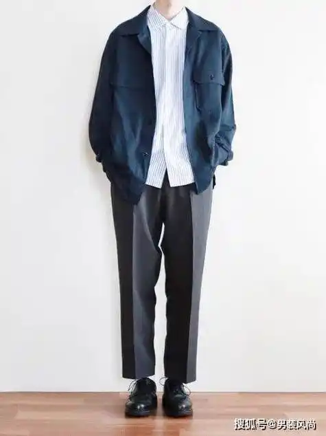 总之,春季男士简约风的穿搭需要我们注重服装款式,颜色,质地,细节处理
